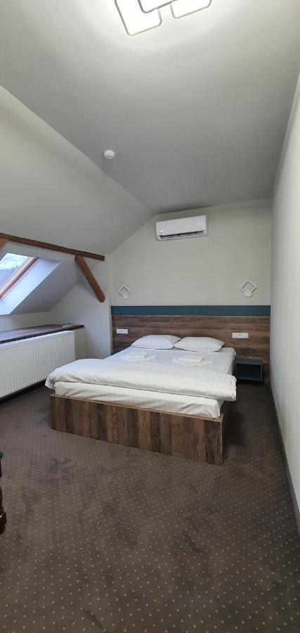 Casa Achim Hotel Baia Mare Eksteriør billede