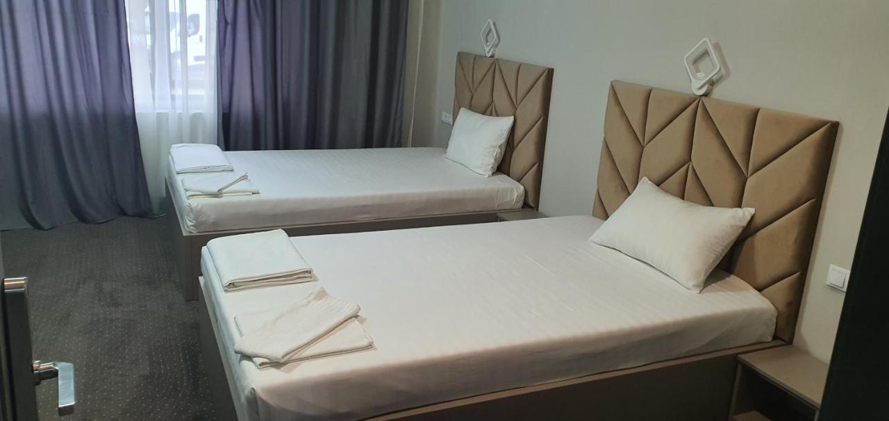 Casa Achim Hotel Baia Mare Eksteriør billede